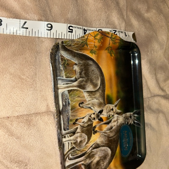 Ashdene of Australia Kangaroo tray. Approximate measurements shown in photo. - Picture 6 of 6